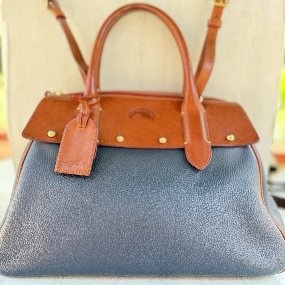 Vtg Dooney & Bourke Wilson Navy & Tan Pebble Grain Leather Satchel Purse #7628